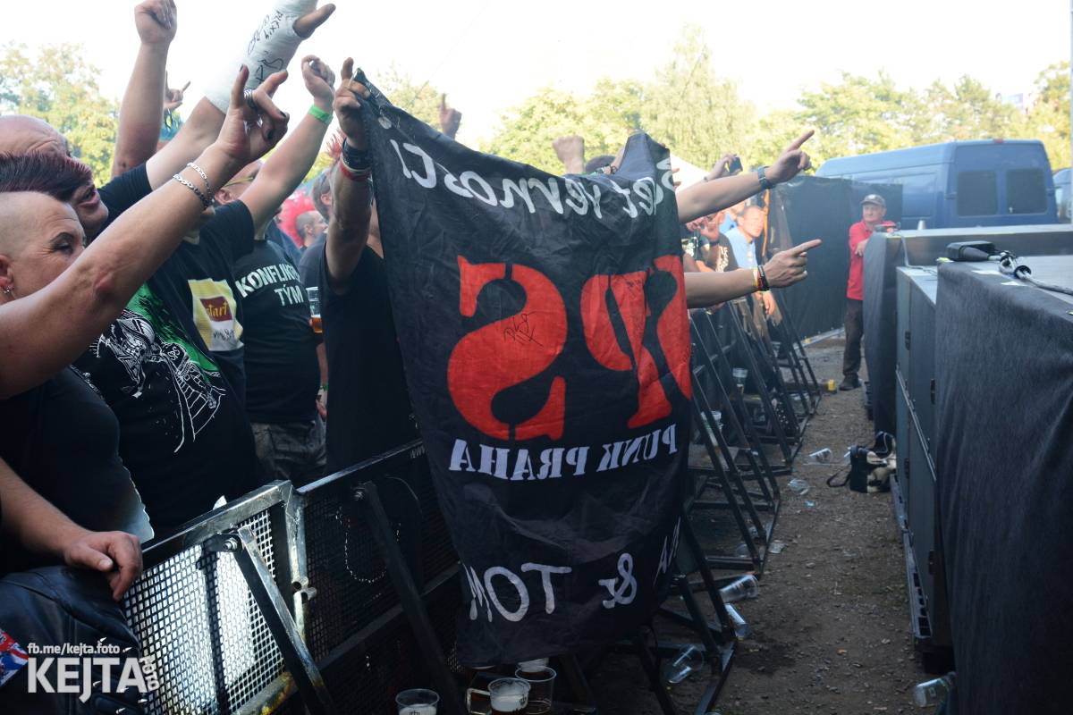 Páteční oslava Tří sester byla plná nejen punkových legend, zahráli Visací zámek, Ivan Mládek i Plexis