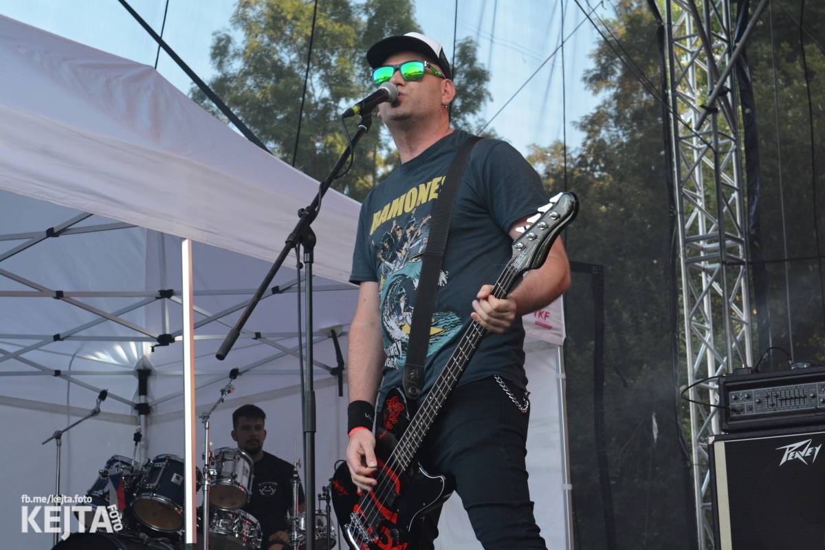 Páteční oslava Tří sester byla plná nejen punkových legend, zahráli Visací zámek, Ivan Mládek i Plexis