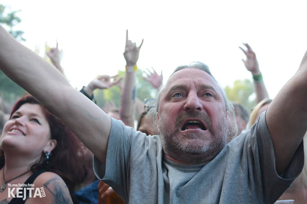 Páteční oslava Tří sester byla plná nejen punkových legend, zahráli Visací zámek, Ivan Mládek i Plexis