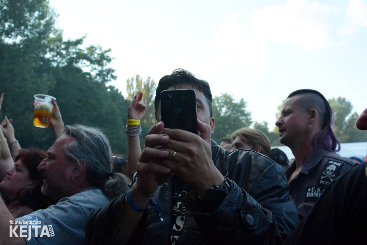 Páteční oslava Tří sester byla plná nejen punkových legend, zahráli Visací zámek, Ivan Mládek i Plexis