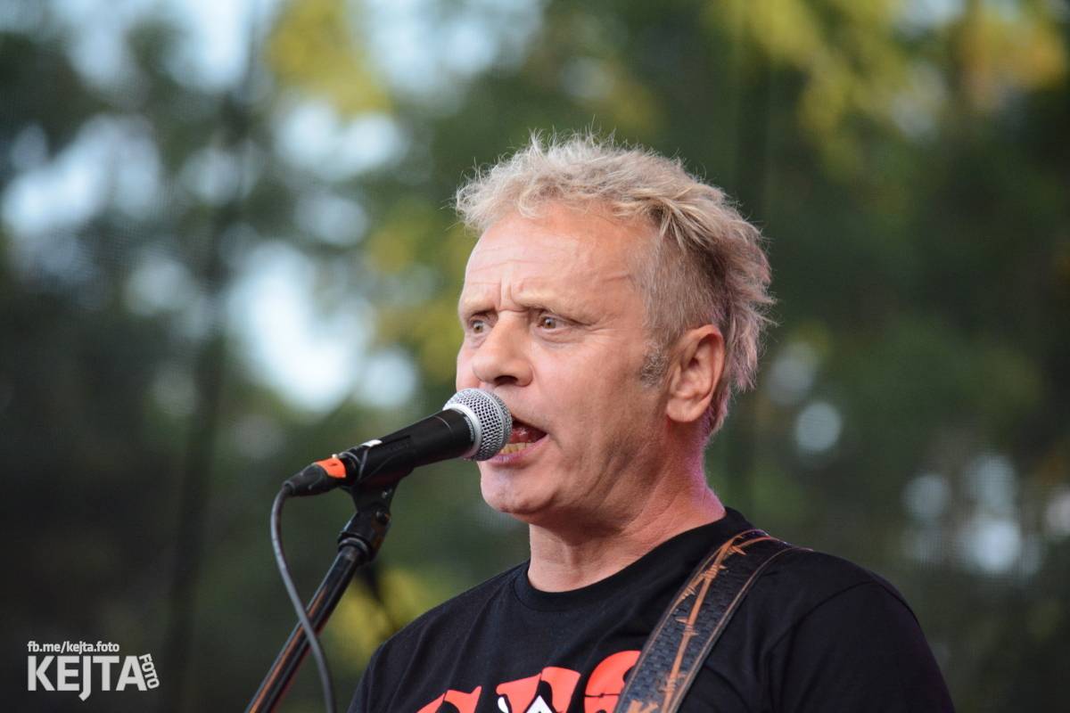 Páteční oslava Tří sester byla plná nejen punkových legend, zahráli Visací zámek, Ivan Mládek i Plexis