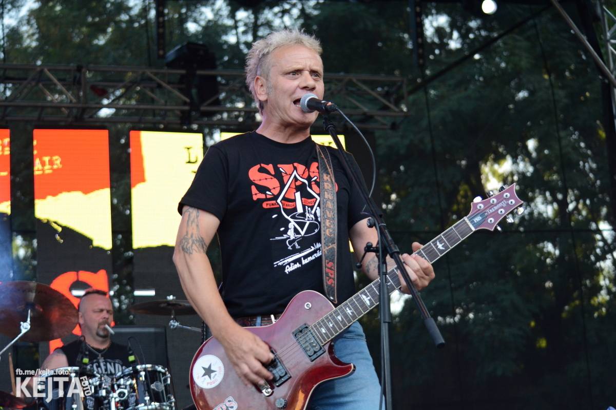 Páteční oslava Tří sester byla plná nejen punkových legend, zahráli Visací zámek, Ivan Mládek i Plexis