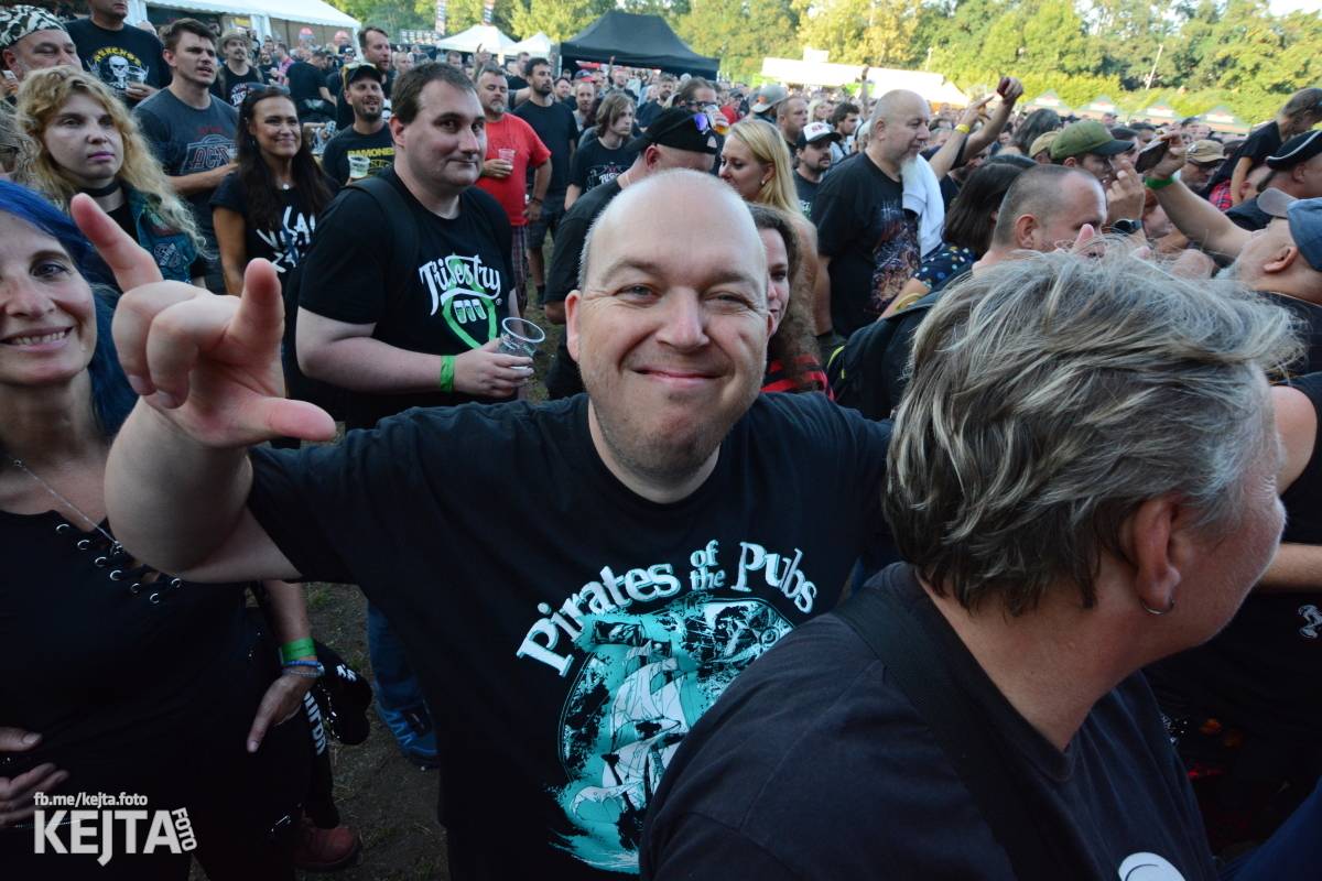 Páteční oslava Tří sester byla plná nejen punkových legend, zahráli Visací zámek, Ivan Mládek i Plexis