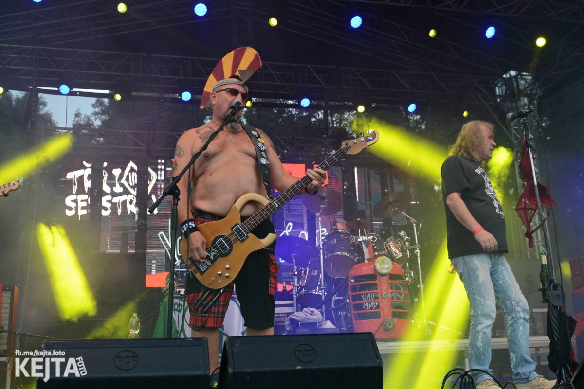 Páteční oslava Tří sester byla plná nejen punkových legend, zahráli Visací zámek, Ivan Mládek i Plexis