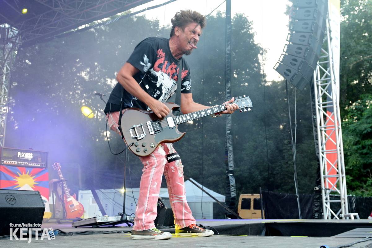 Páteční oslava Tří sester byla plná nejen punkových legend, zahráli Visací zámek, Ivan Mládek i Plexis