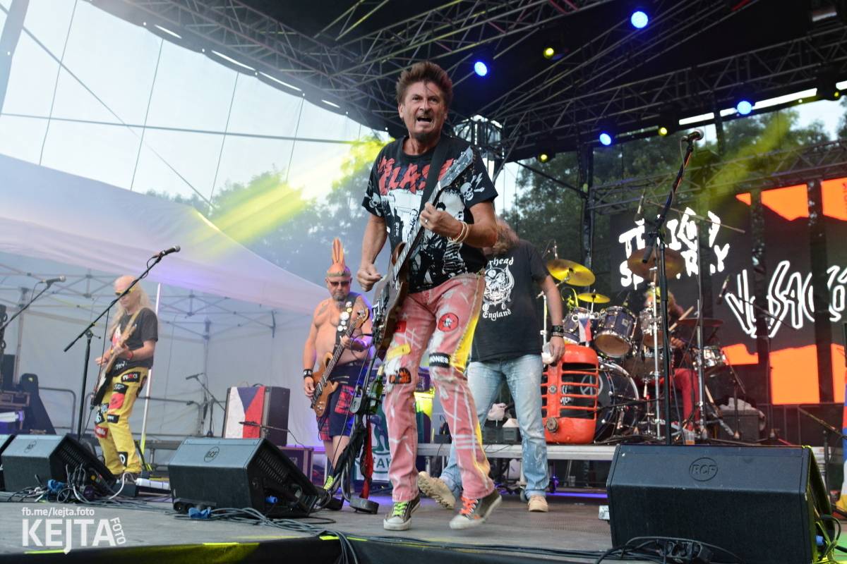 Páteční oslava Tří sester byla plná nejen punkových legend, zahráli Visací zámek, Ivan Mládek i Plexis