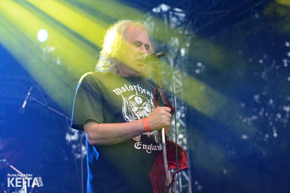 Páteční oslava Tří sester byla plná nejen punkových legend, zahráli Visací zámek, Ivan Mládek i Plexis