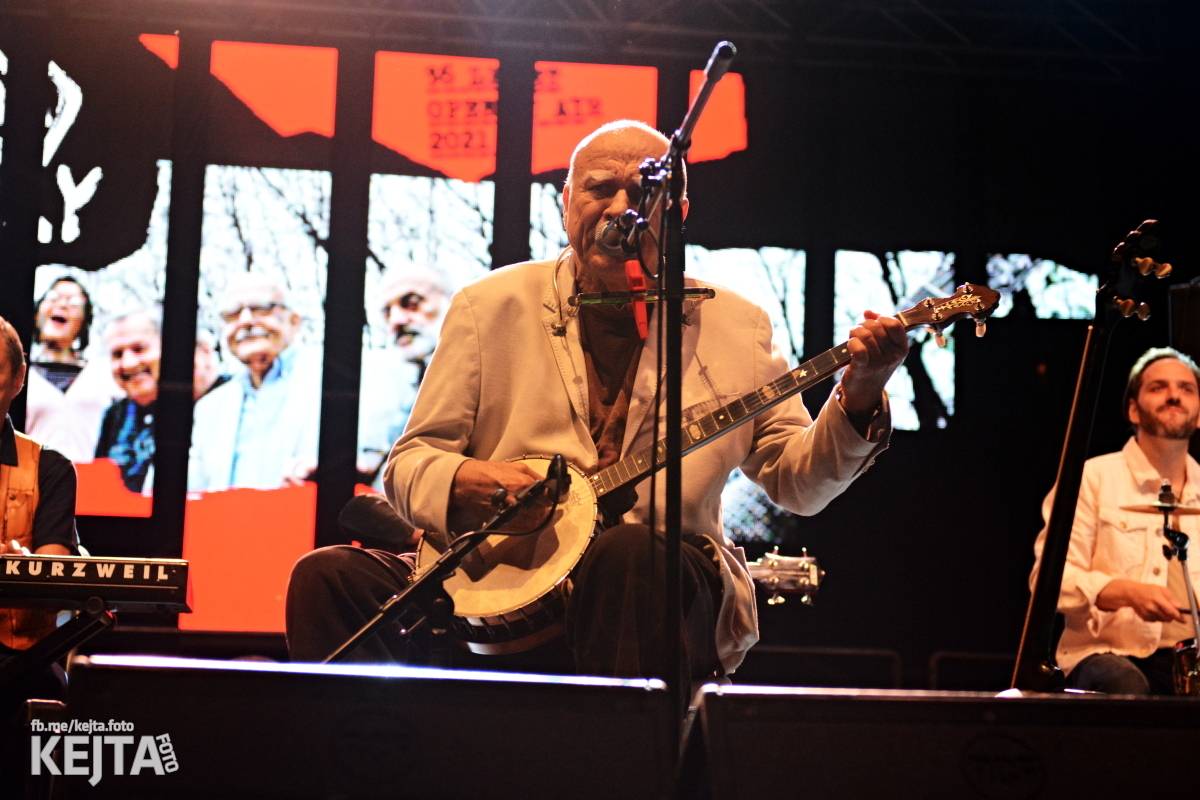 Páteční oslava Tří sester byla plná nejen punkových legend, zahráli Visací zámek, Ivan Mládek i Plexis