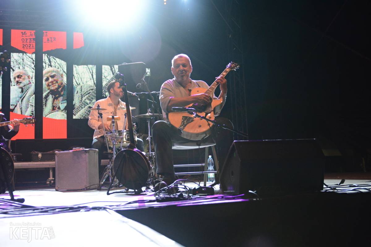 Páteční oslava Tří sester byla plná nejen punkových legend, zahráli Visací zámek, Ivan Mládek i Plexis