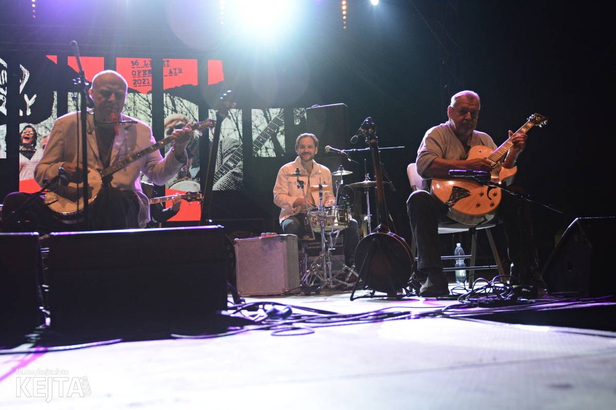 Páteční oslava Tří sester byla plná nejen punkových legend, zahráli Visací zámek, Ivan Mládek i Plexis