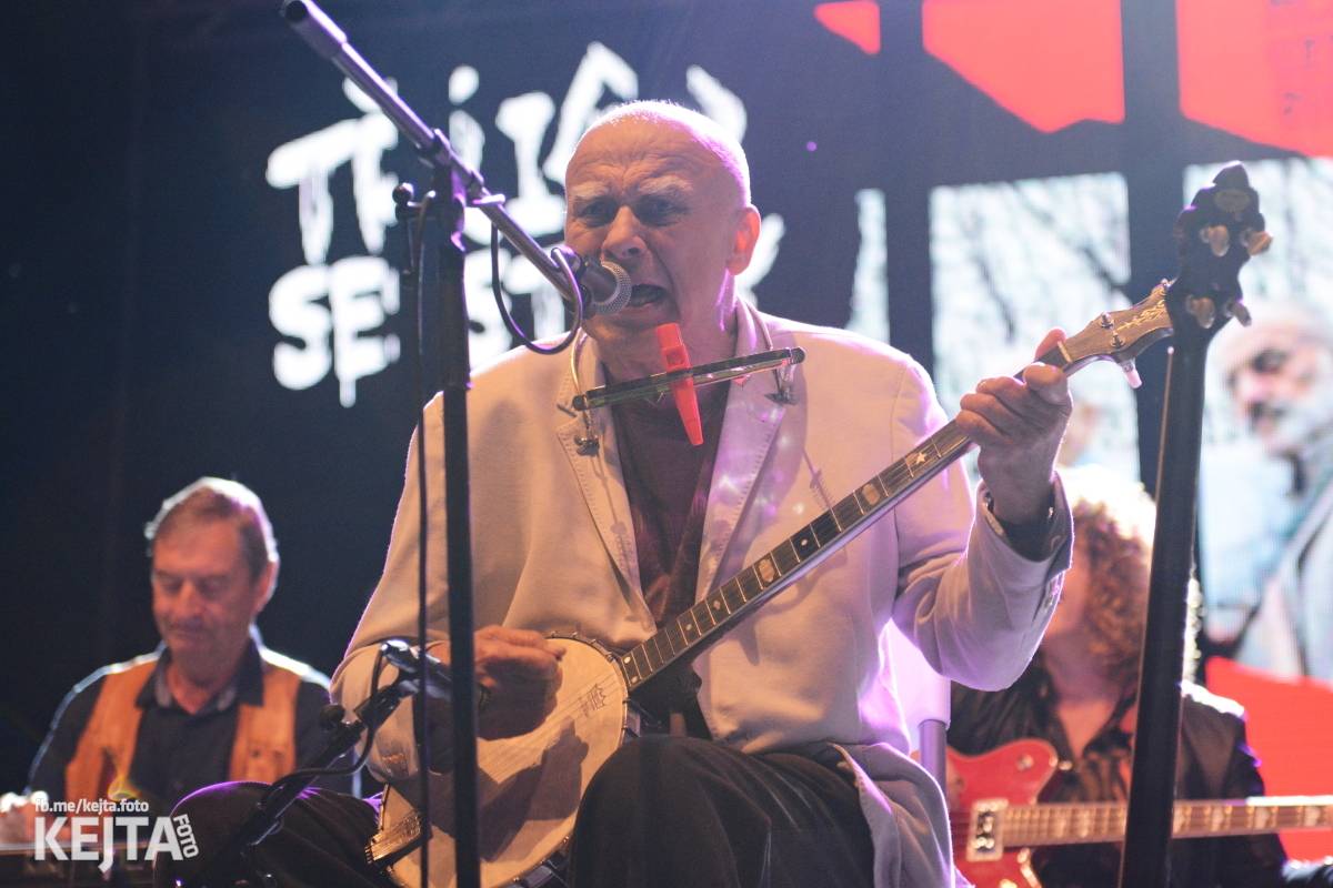 Páteční oslava Tří sester byla plná nejen punkových legend, zahráli Visací zámek, Ivan Mládek i Plexis