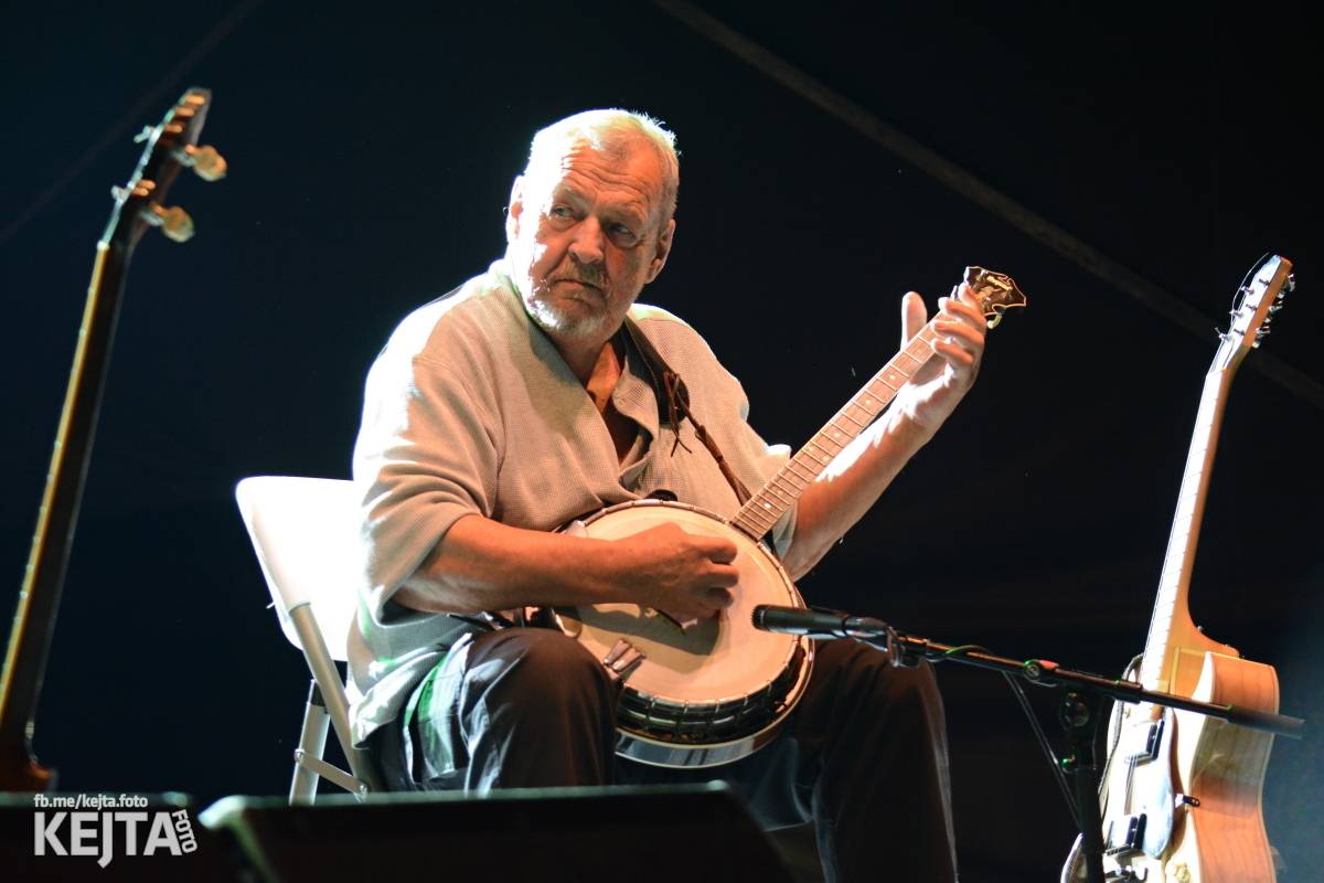 Páteční oslava Tří sester byla plná nejen punkových legend, zahráli Visací zámek, Ivan Mládek i Plexis