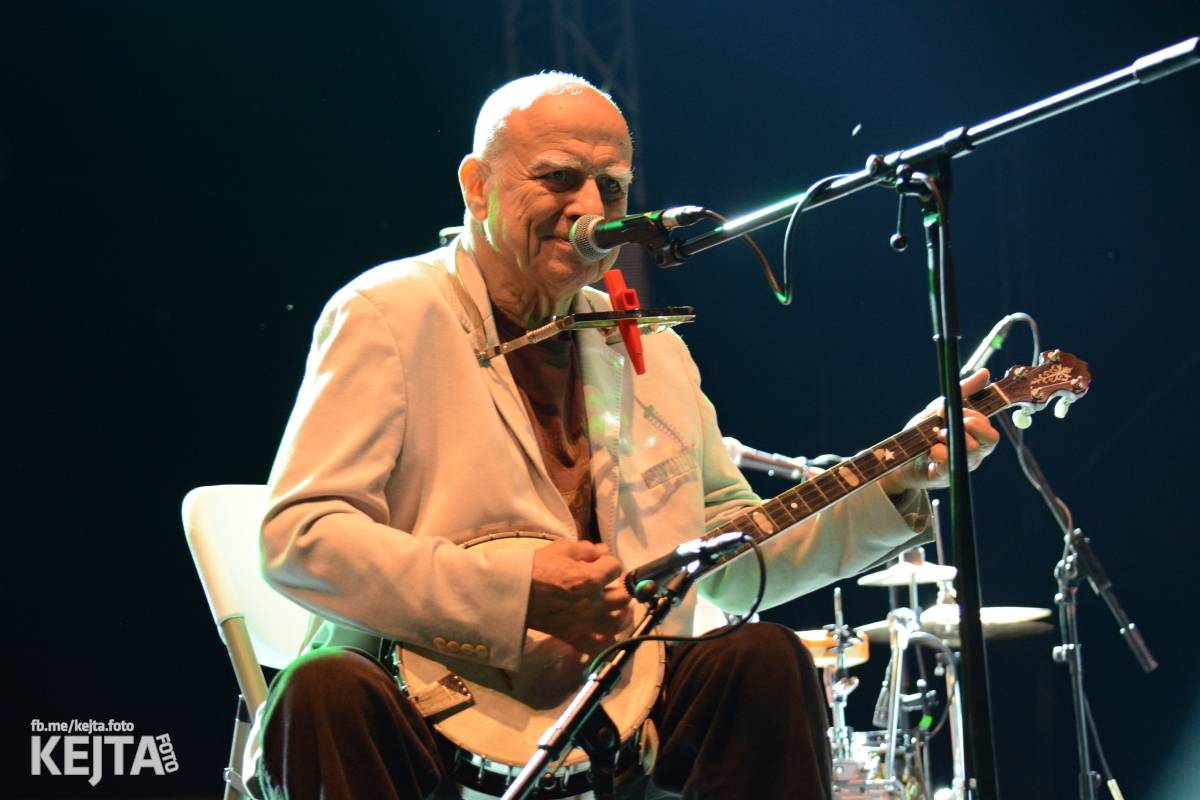 Páteční oslava Tří sester byla plná nejen punkových legend, zahráli Visací zámek, Ivan Mládek i Plexis