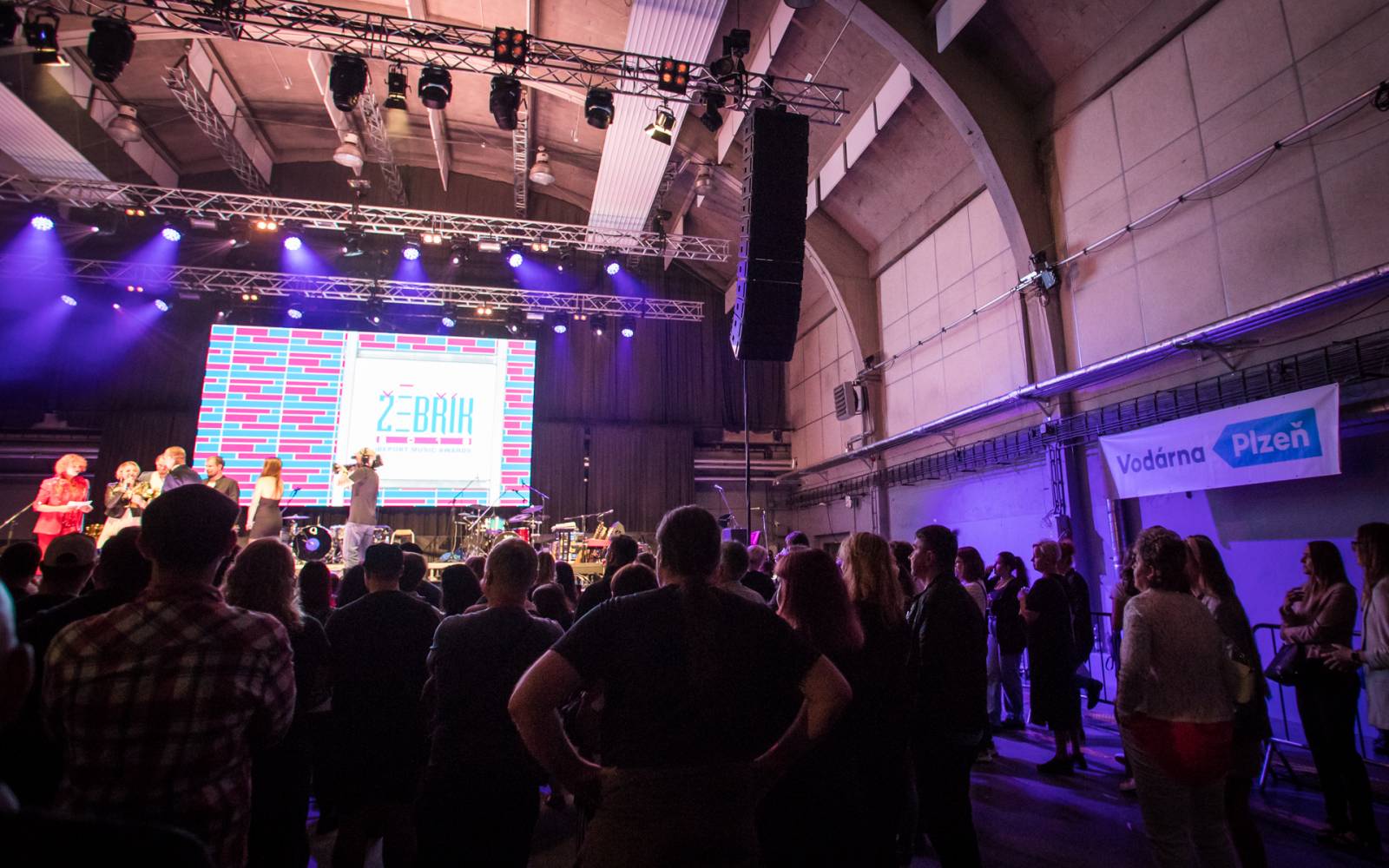 Dva Žebříky v jednom přinesly jedinečnou atmosféru. Marek Ztracený, Tomáš Klus a další byli fanouškům na dosah