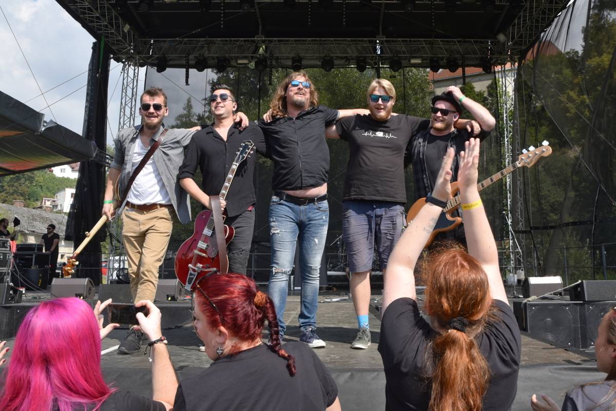 Jeleni si do Přibyslavi pozvali své přátele. Na festivalu jim zahráli Kateřina Marie Tichá i Mirai