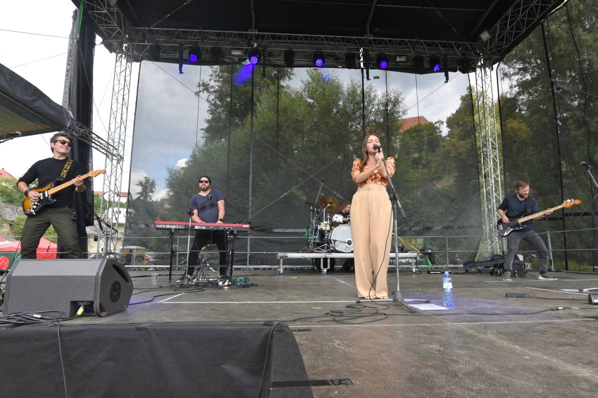 Jeleni si do Přibyslavi pozvali své přátele. Na festivalu jim zahráli Kateřina Marie Tichá i Mirai