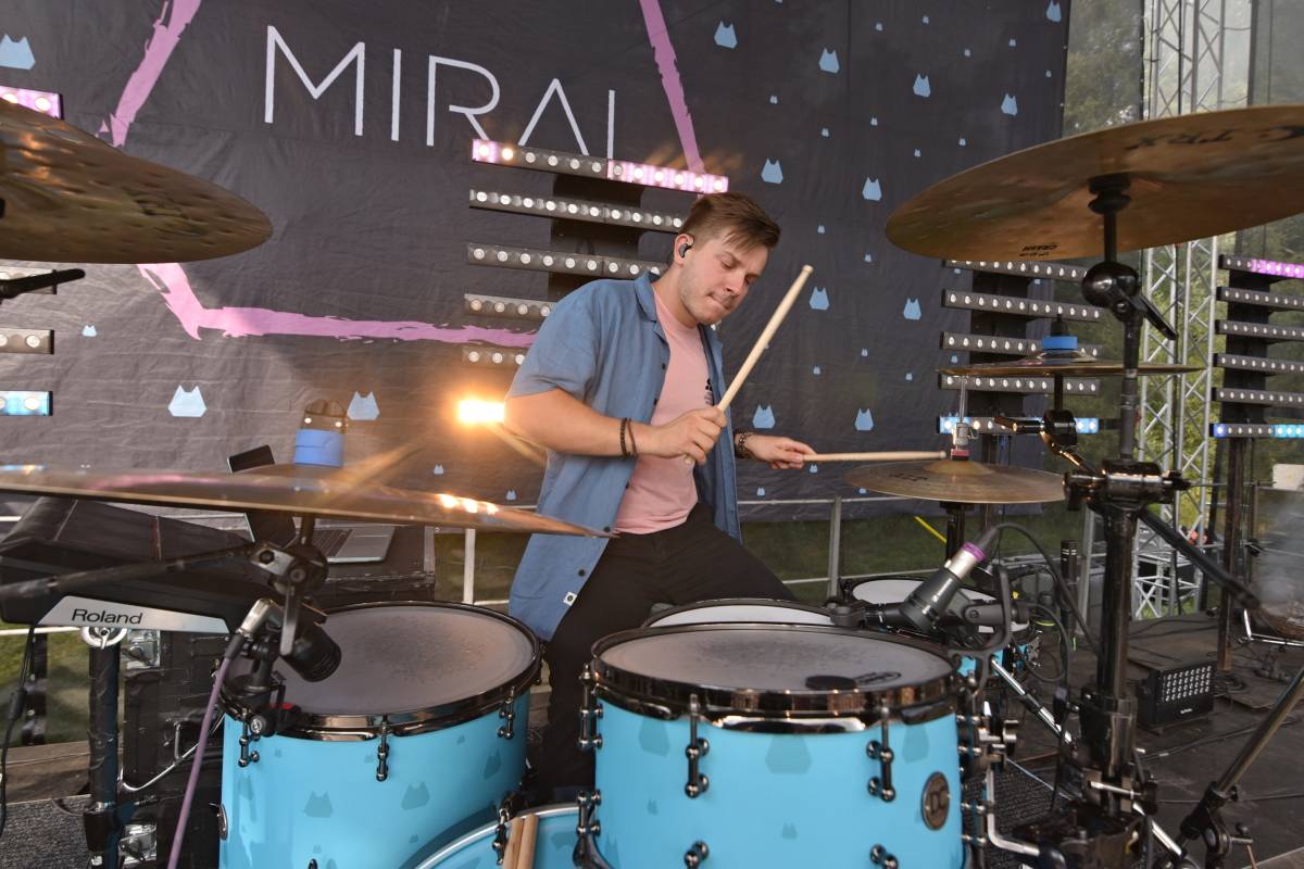 Jeleni si do Přibyslavi pozvali své přátele. Na festivalu jim zahráli Kateřina Marie Tichá i Mirai