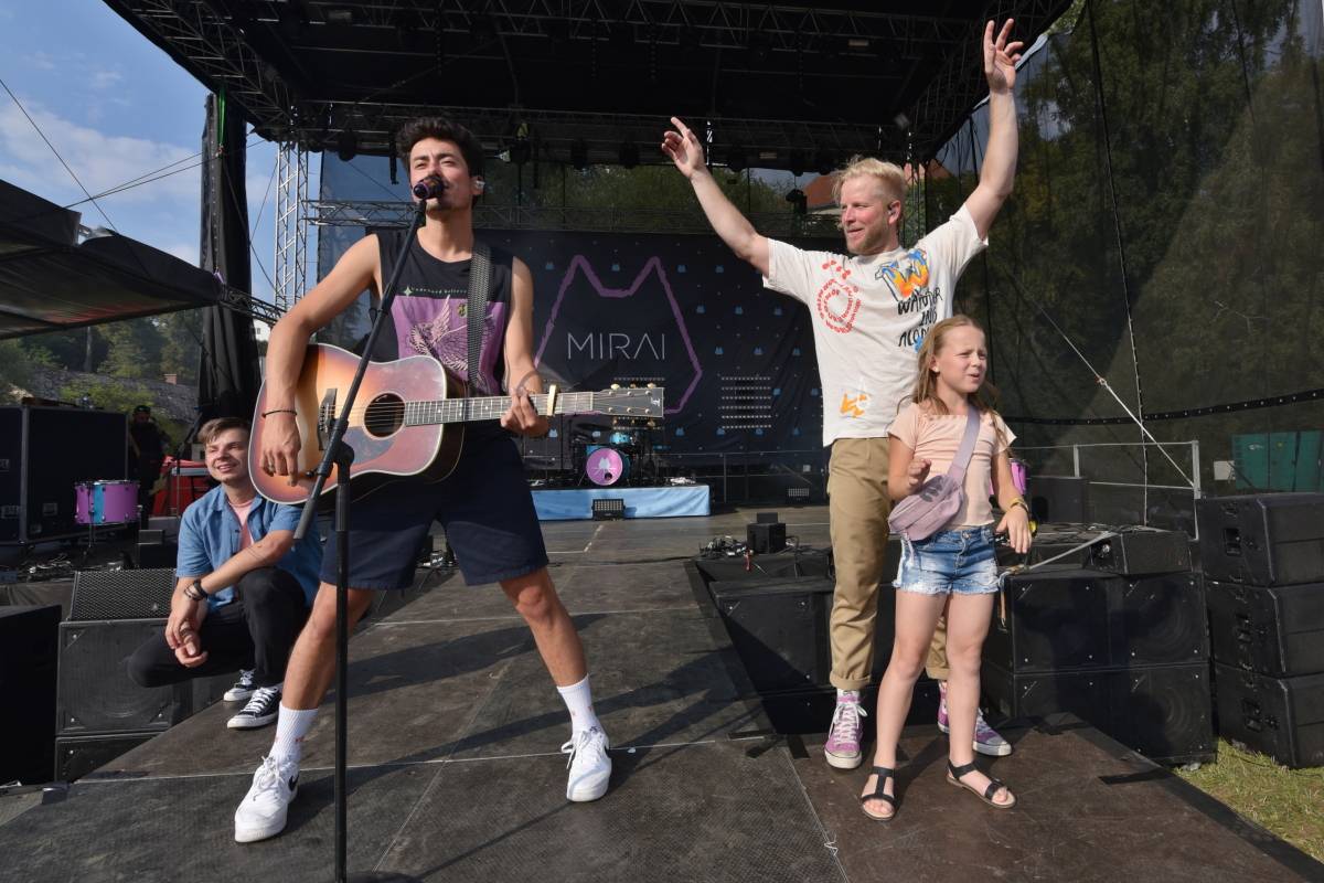 Jeleni si do Přibyslavi pozvali své přátele. Na festivalu jim zahráli Kateřina Marie Tichá i Mirai