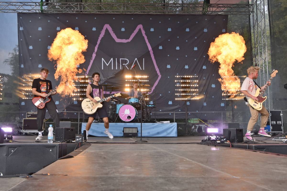 Jeleni si do Přibyslavi pozvali své přátele. Na festivalu jim zahráli Kateřina Marie Tichá i Mirai