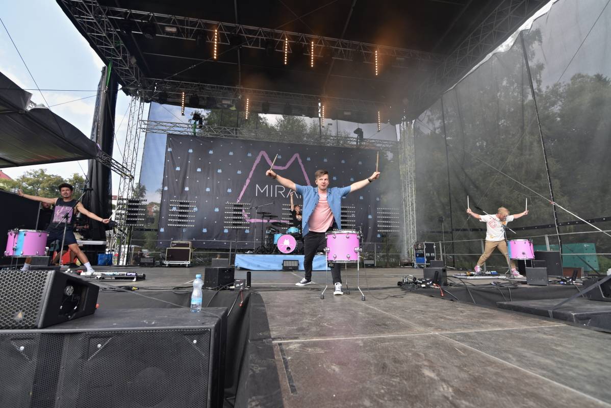 Jeleni si do Přibyslavi pozvali své přátele. Na festivalu jim zahráli Kateřina Marie Tichá i Mirai