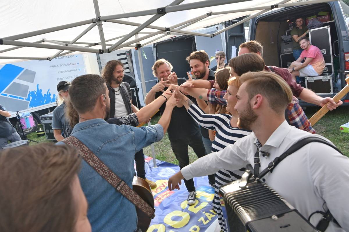 Jeleni si do Přibyslavi pozvali své přátele. Na festivalu jim zahráli Kateřina Marie Tichá i Mirai