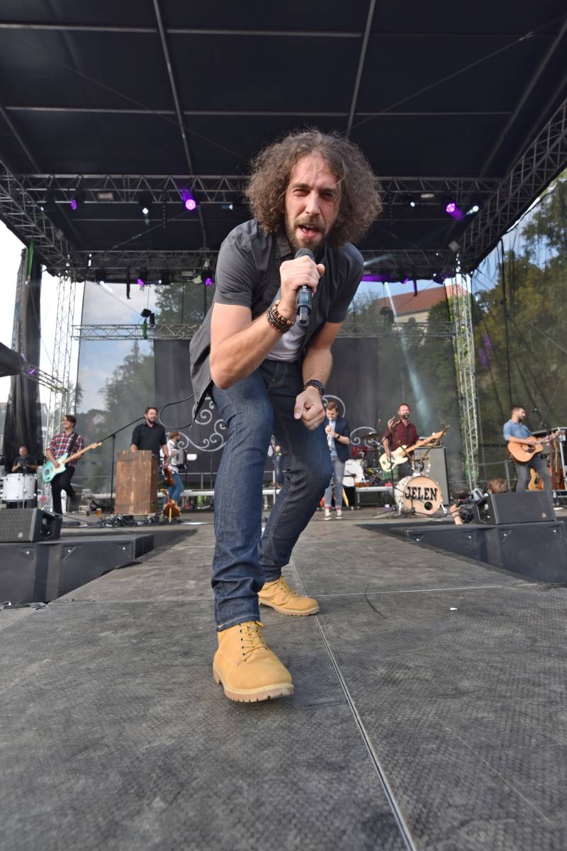 Jeleni si do Přibyslavi pozvali své přátele. Na festivalu jim zahráli Kateřina Marie Tichá i Mirai