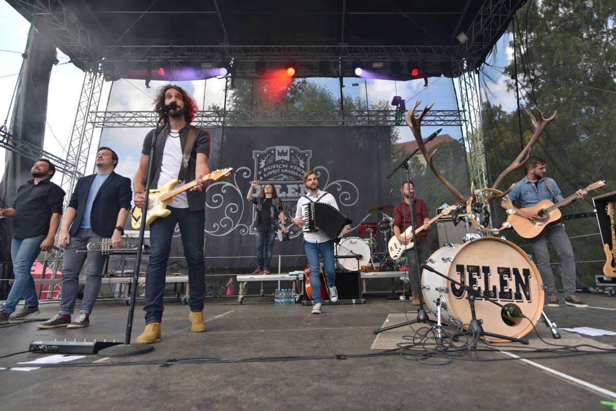 Jeleni si do Přibyslavi pozvali své přátele. Na festivalu jim zahráli Kateřina Marie Tichá i Mirai