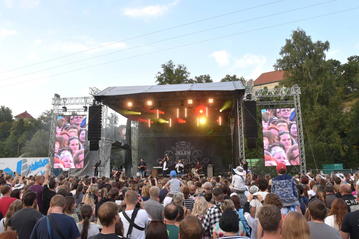 Jeleni si do Přibyslavi pozvali své přátele. Na festivalu jim zahráli Kateřina Marie Tichá i Mirai