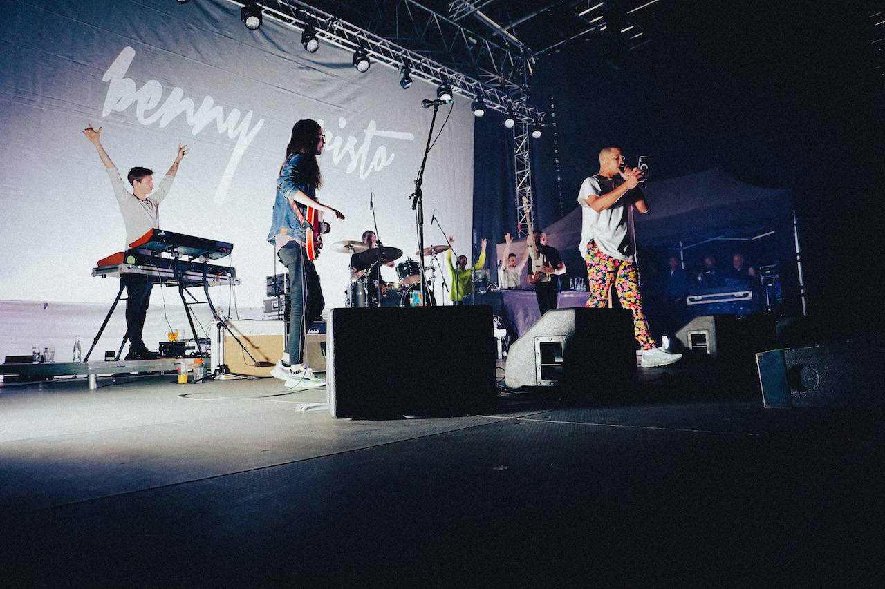 Ben Cristovao si do Ledáren přivezl několik hostů, zazpíval si s Miraiem Navrátilem nebo Adamem Mišíkem