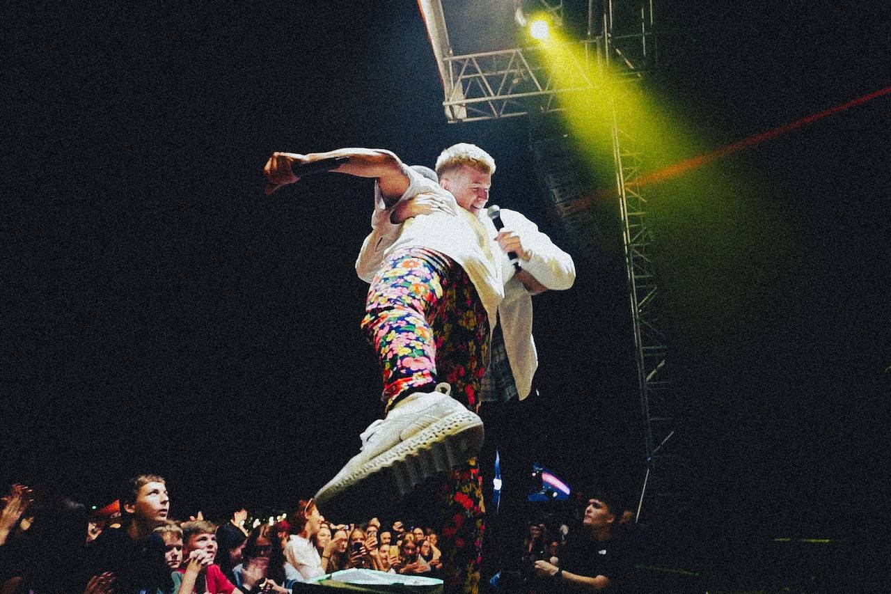 Ben Cristovao si do Ledáren přivezl několik hostů, zazpíval si s Miraiem Navrátilem nebo Adamem Mišíkem