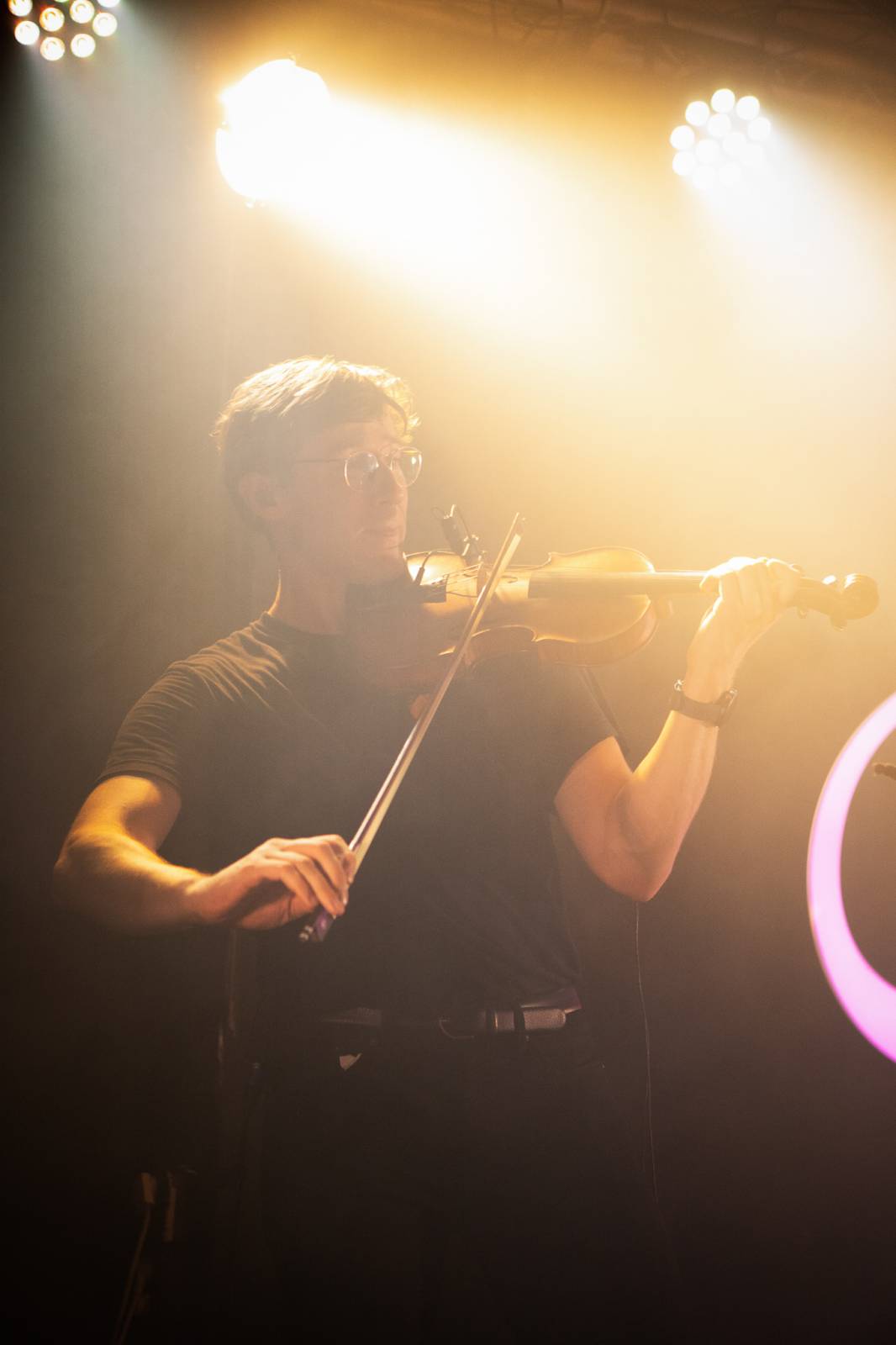 Smích, jásot i rytmické tleskání. To byli Mighty Oaks v pražském Rock Café