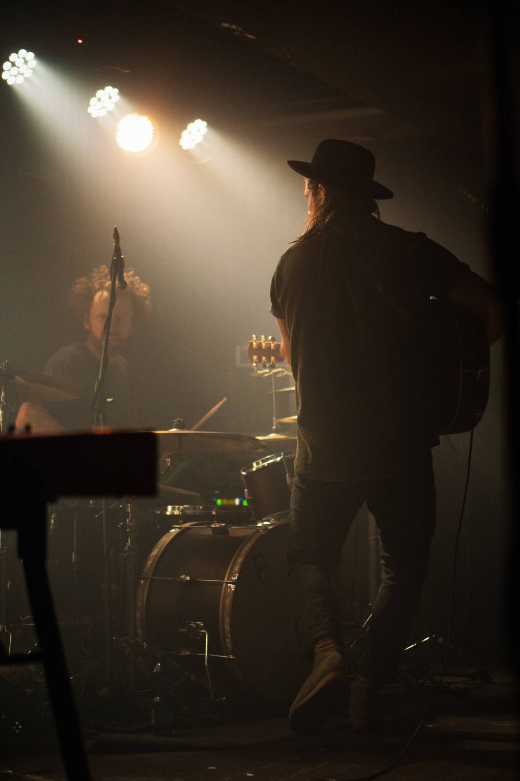 Smích, jásot i rytmické tleskání. To byli Mighty Oaks v pražském Rock Café