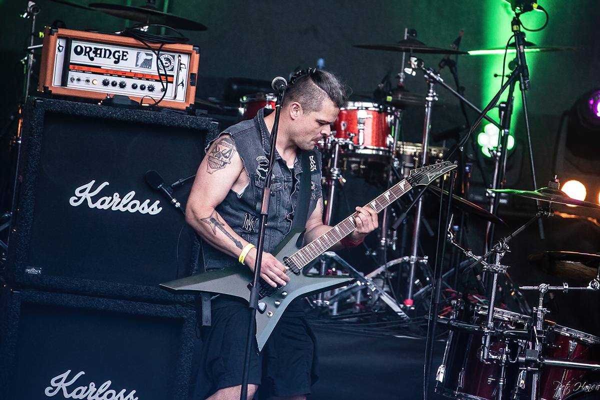 Lucie a Totální nasazení zazpívali pro Nemocnici Slaný své největší hity