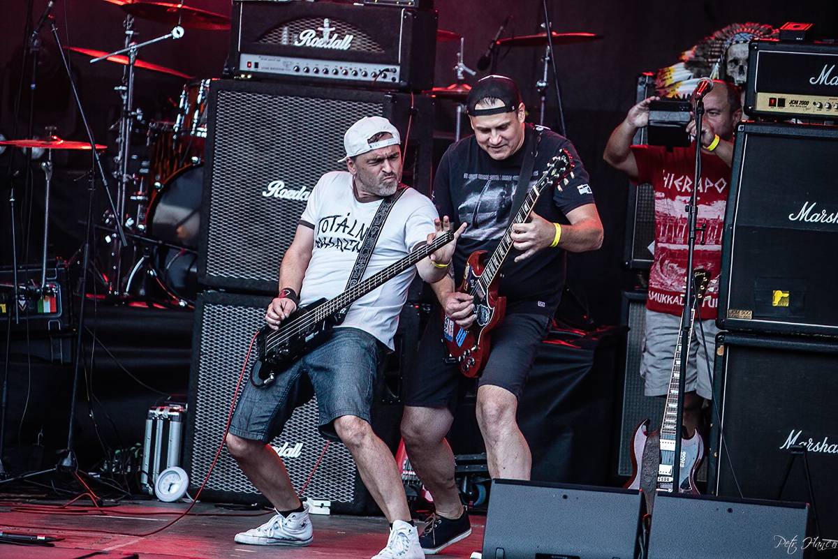 Lucie a Totální nasazení zazpívali pro Nemocnici Slaný své největší hity