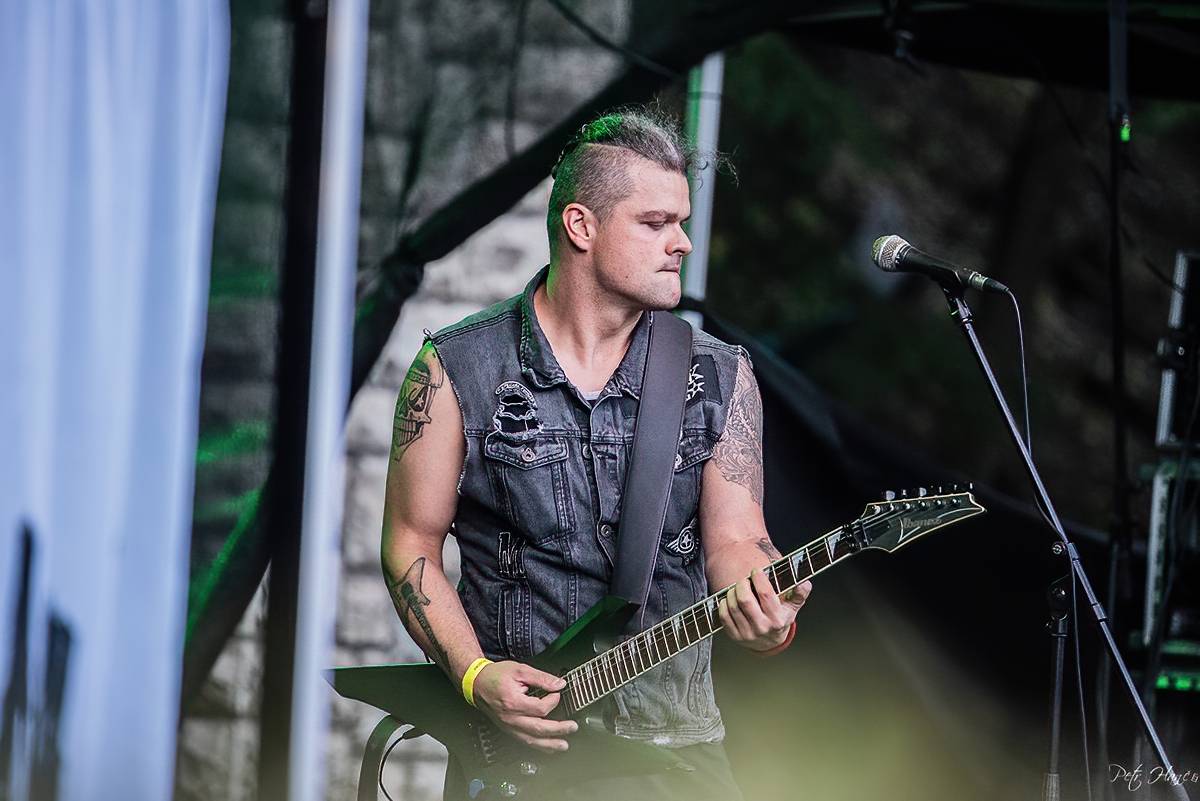 Lucie a Totální nasazení zazpívali pro Nemocnici Slaný své největší hity