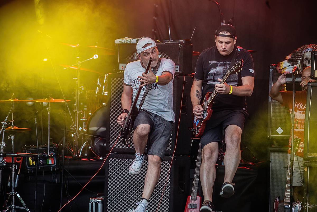 Lucie a Totální nasazení zazpívali pro Nemocnici Slaný své největší hity