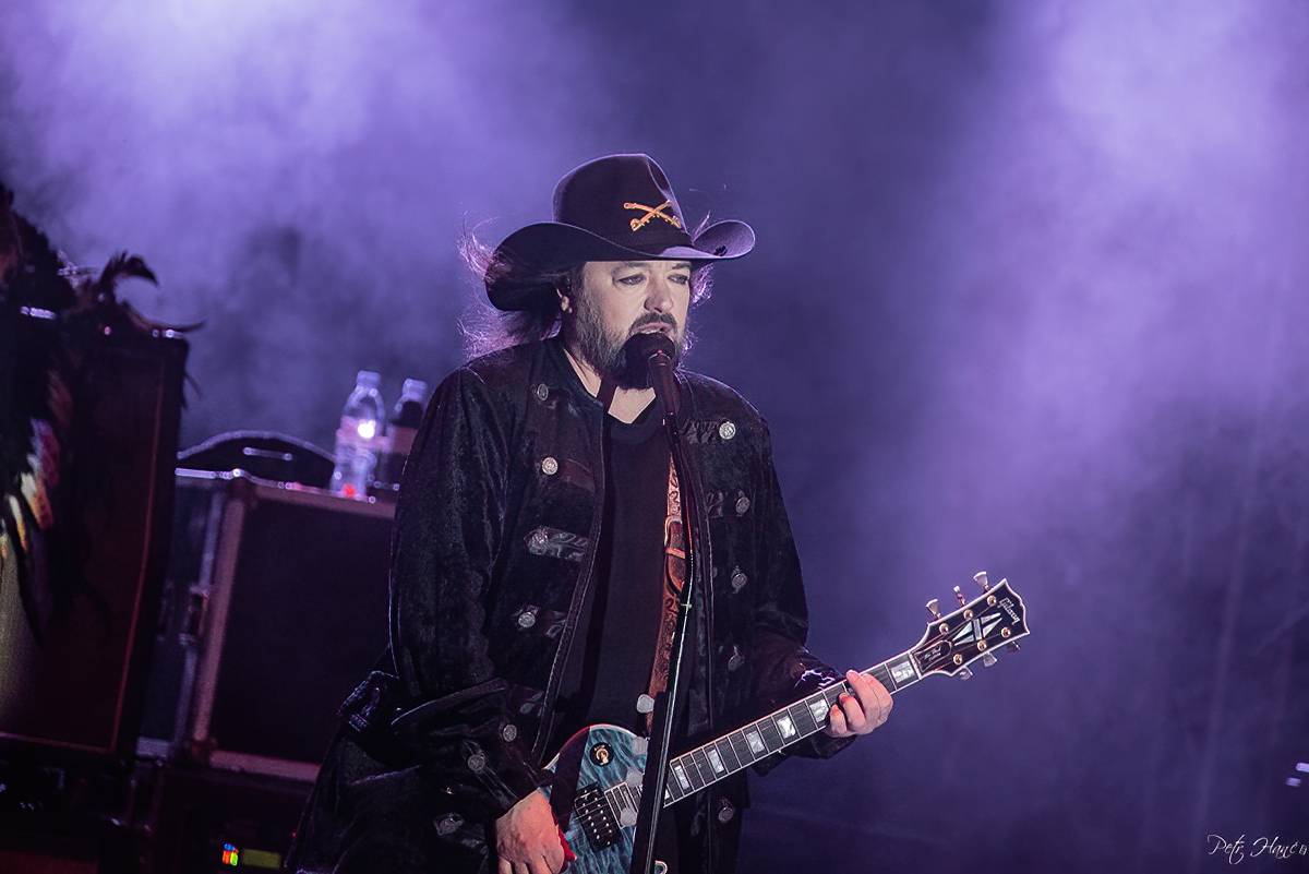 Lucie a Totální nasazení zazpívali pro Nemocnici Slaný své největší hity