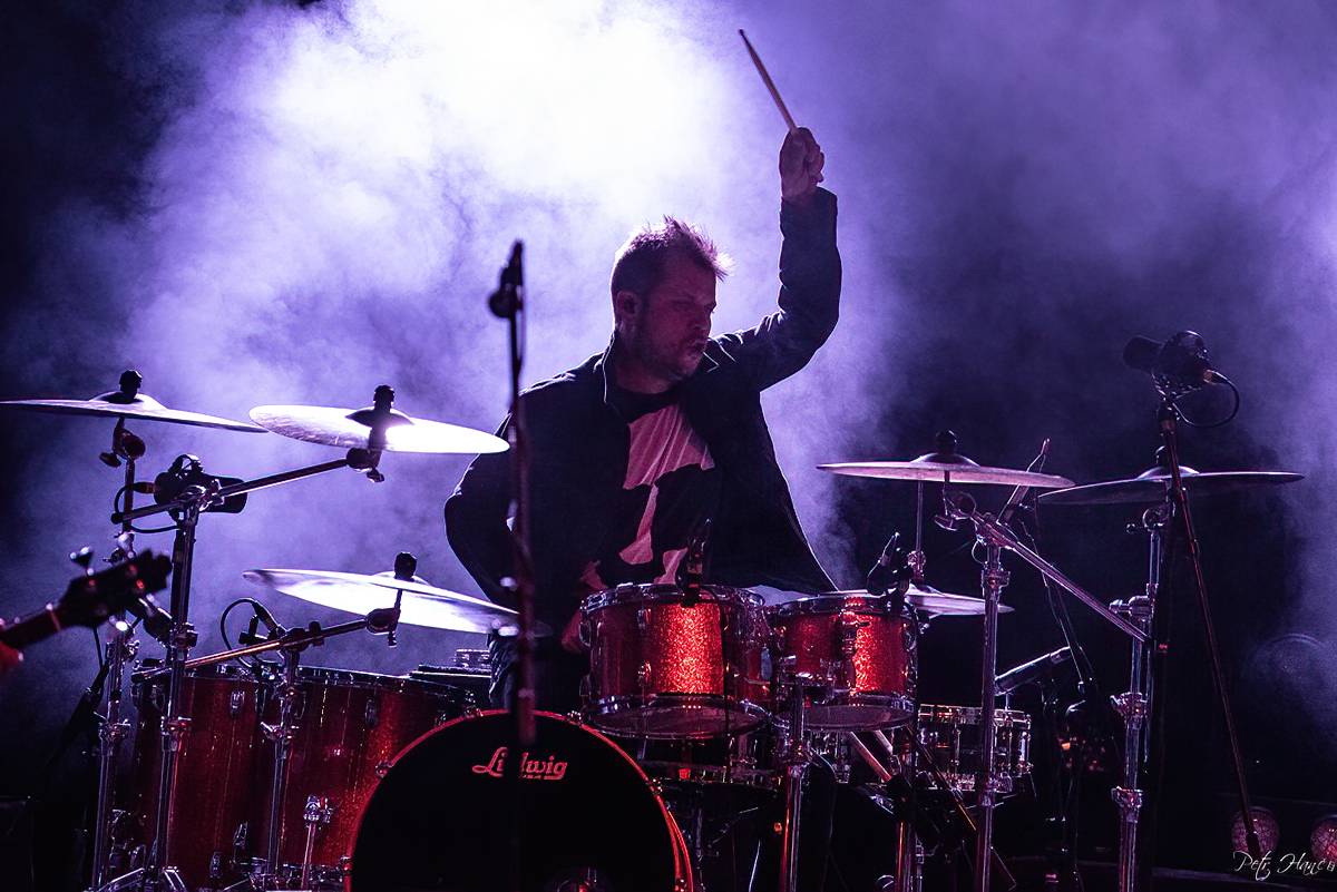 Lucie a Totální nasazení zazpívali pro Nemocnici Slaný své největší hity