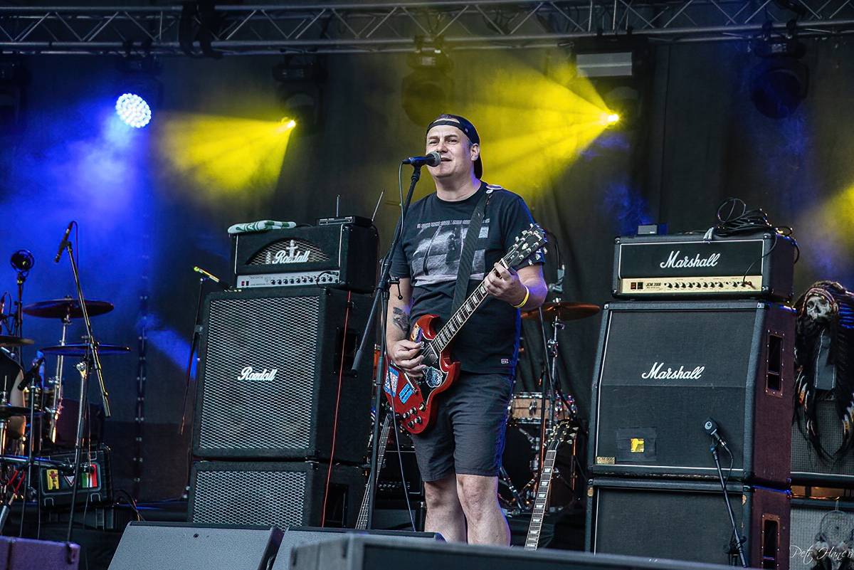 Lucie a Totální nasazení zazpívali pro Nemocnici Slaný své největší hity