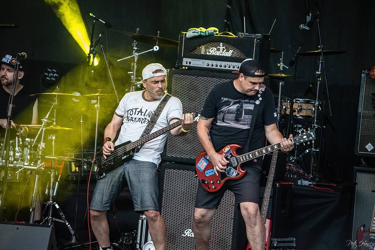 Lucie a Totální nasazení zazpívali pro Nemocnici Slaný své největší hity