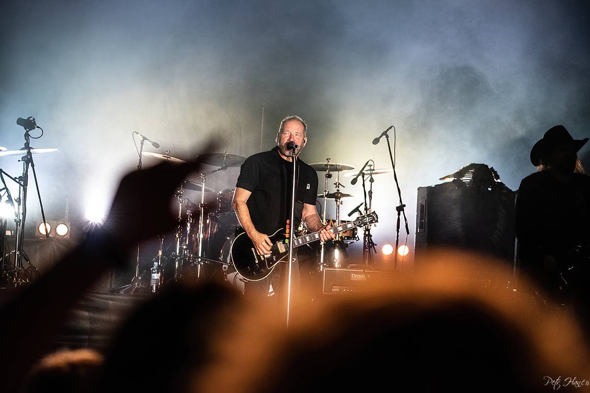 Lucie a Totální nasazení zazpívali pro Nemocnici Slaný své největší hity