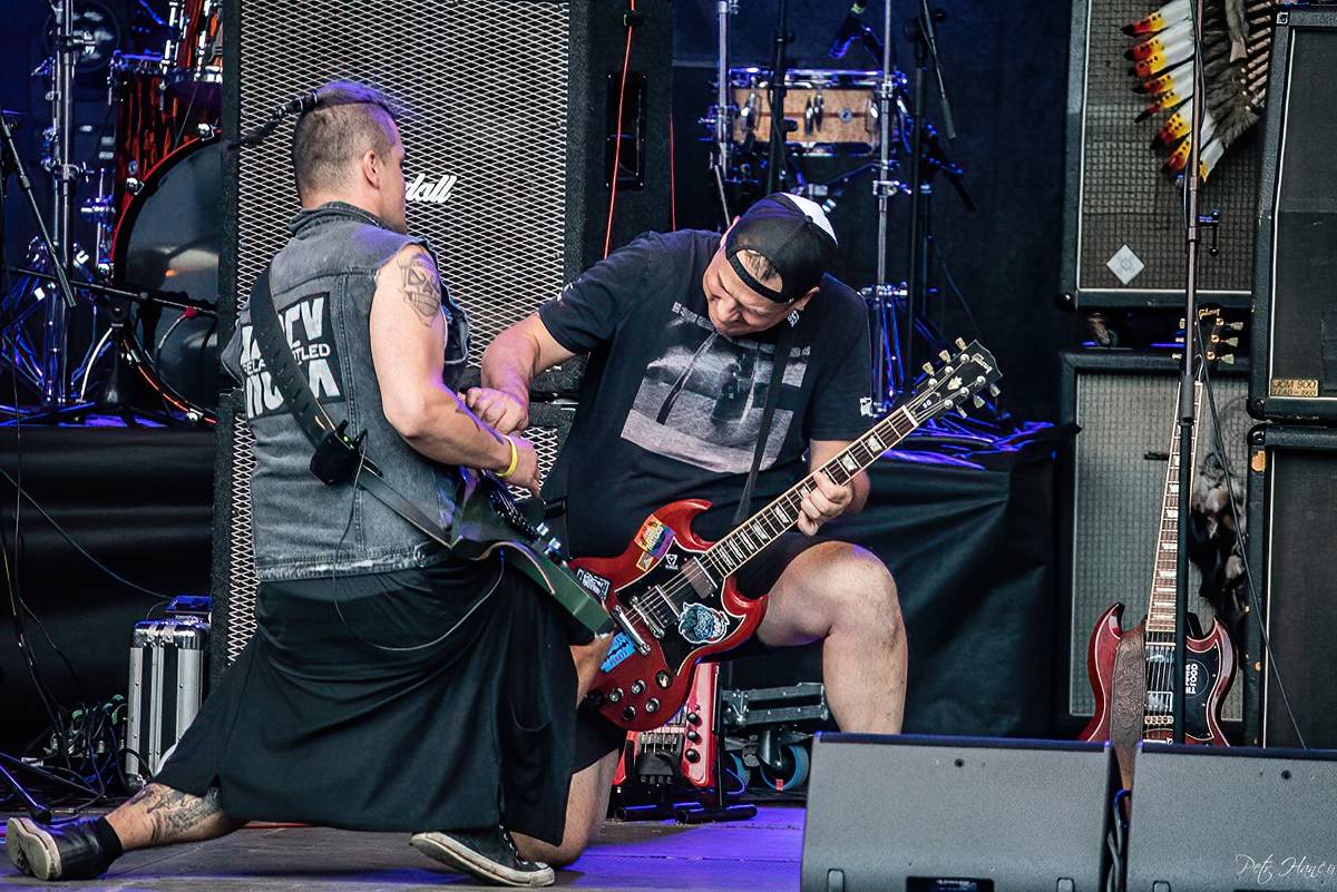 Lucie a Totální nasazení zazpívali pro Nemocnici Slaný své největší hity