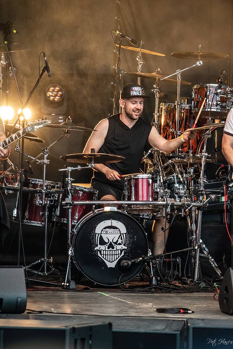 Lucie a Totální nasazení zazpívali pro Nemocnici Slaný své největší hity