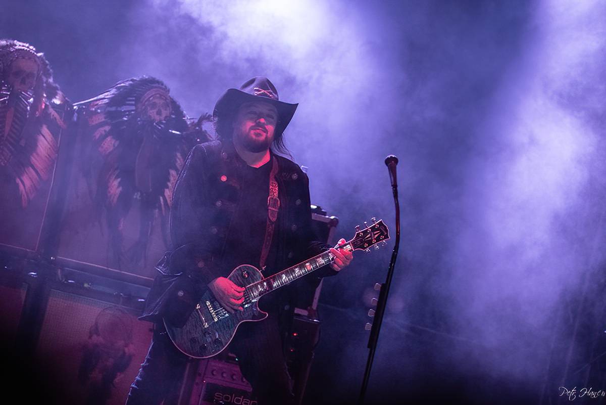 Lucie a Totální nasazení zazpívali pro Nemocnici Slaný své největší hity