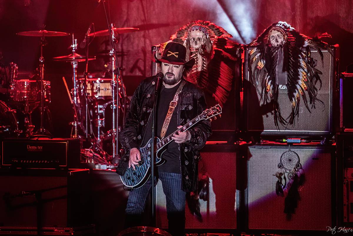 Lucie a Totální nasazení zazpívali pro Nemocnici Slaný své největší hity