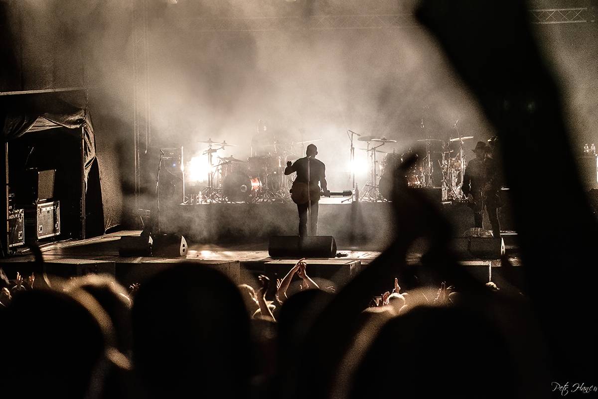 Lucie a Totální nasazení zazpívali pro Nemocnici Slaný své největší hity