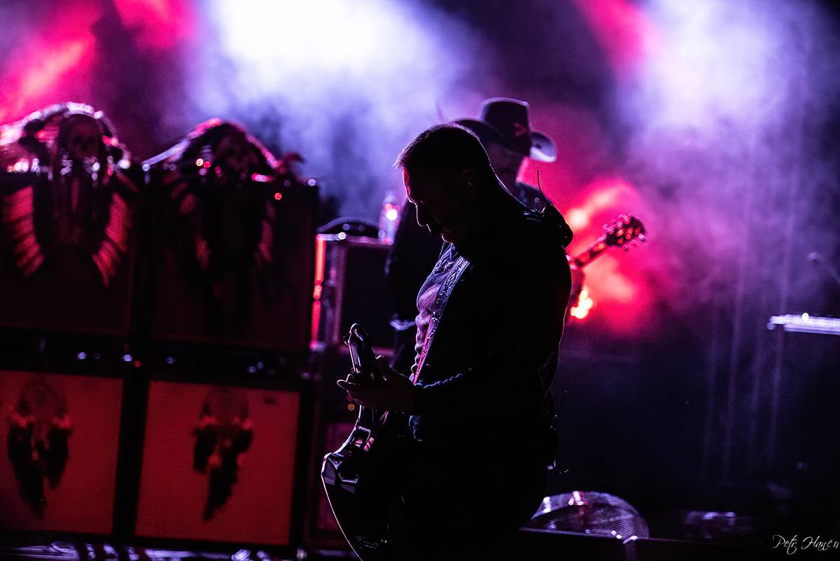 Lucie a Totální nasazení zazpívali pro Nemocnici Slaný své největší hity