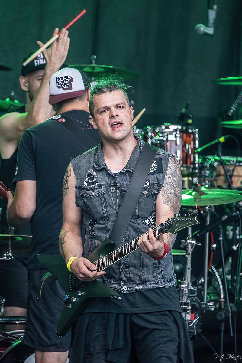 Lucie a Totální nasazení zazpívali pro Nemocnici Slaný své největší hity