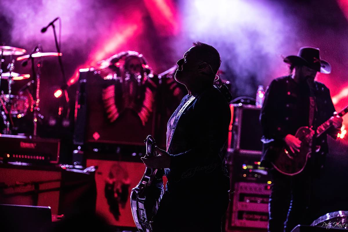 Lucie a Totální nasazení zazpívali pro Nemocnici Slaný své největší hity