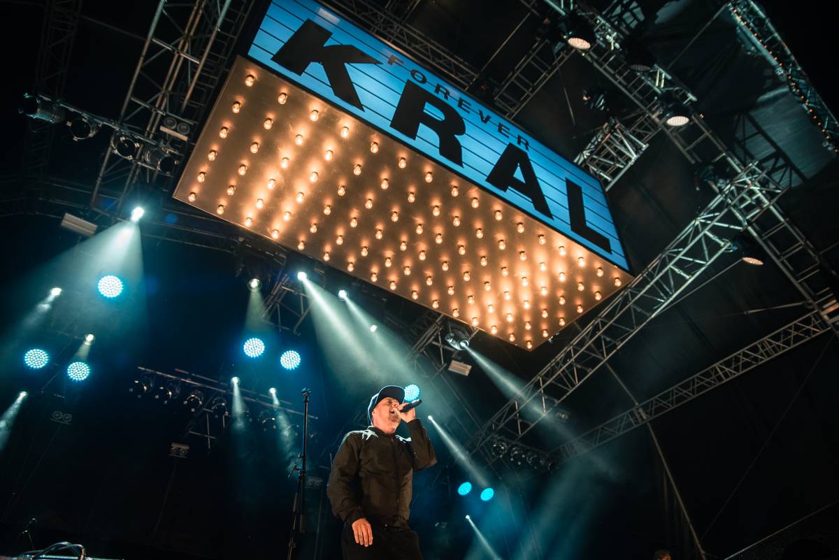 Miro Žbirka, Lenny, Jiří Suchý a další zavzpomínali na Metronome Warm Up na Ivana Krále